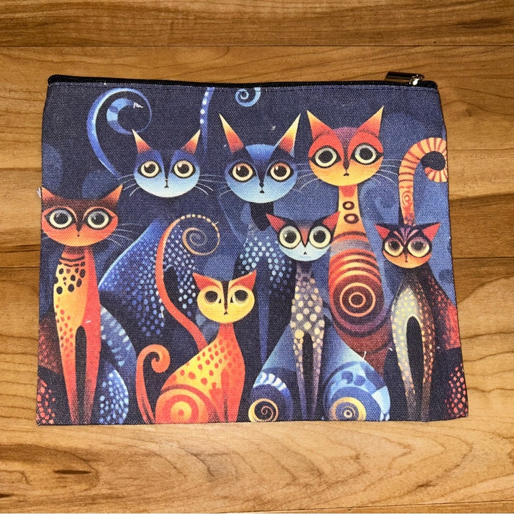 Cats Make Up Bag; Design on both sides; zipper closure. New in Packaging